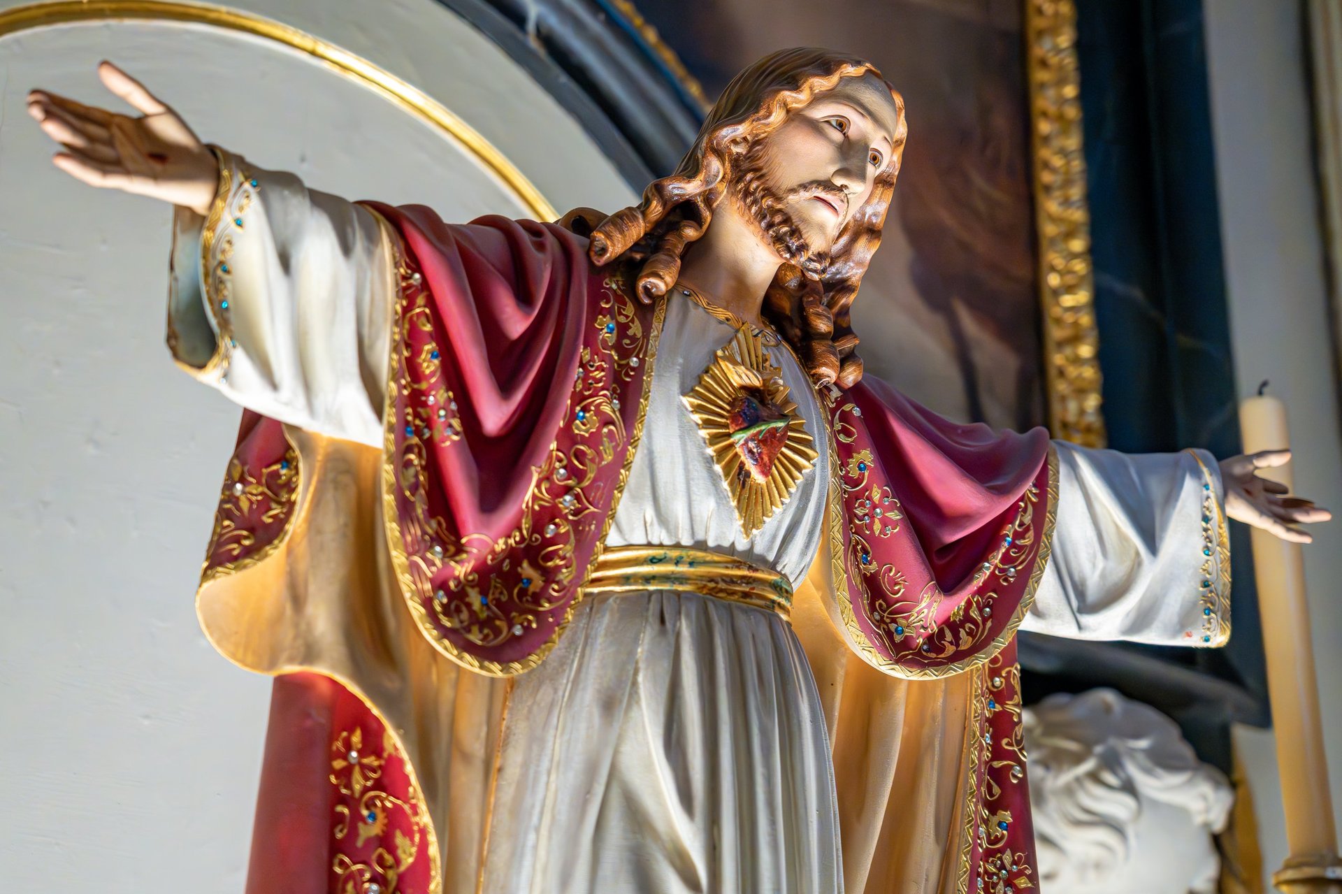 Sacred Heart of Jesus statue